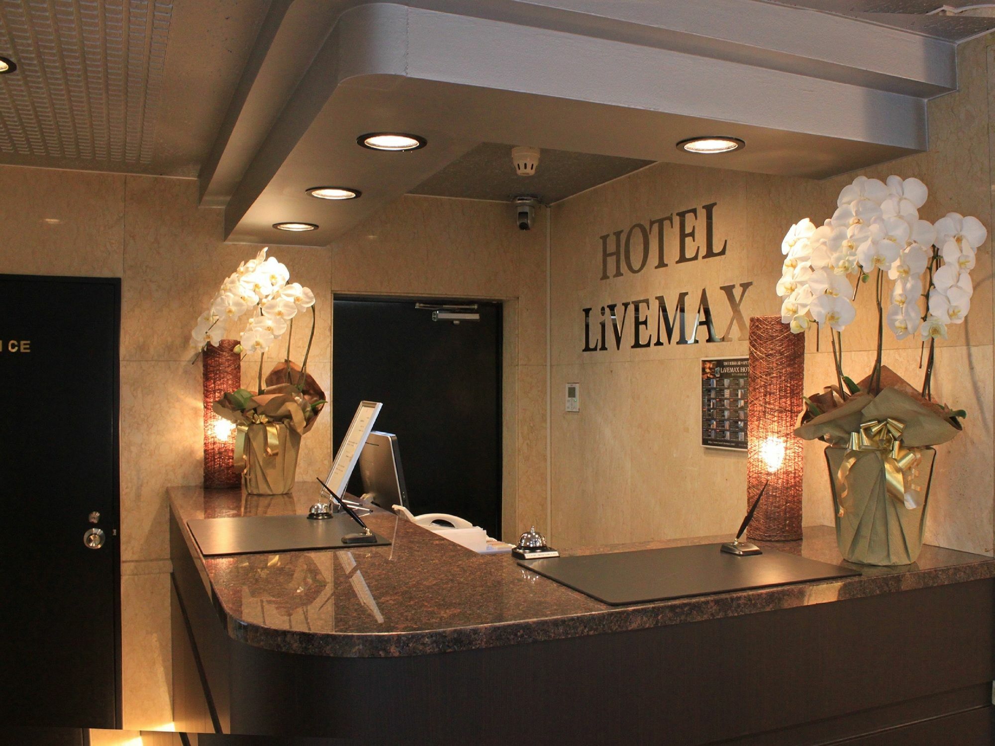 Hotel Livemax Budget Tokyo Hamura Ekimae Buitenkant foto